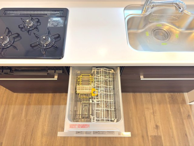 藤和シティコープ東浦和の発電・温水設備|食洗機
ビルトイン食洗機を標準装備。手洗いに比べて節水効果が高く、食後の後片付けの手間を大幅に軽減してくれます。