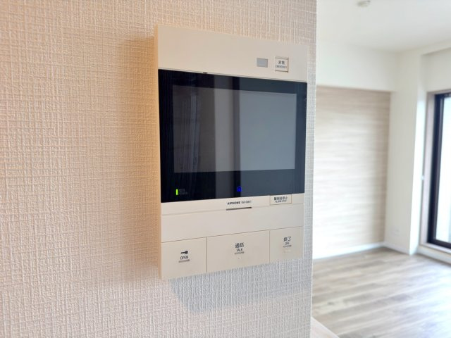 藤和シティコープ東浦和のセキュリティ|TVモニター付きインターホン
室内から来訪者を映像で確認できるTVモニター付きインターホン。防犯面でも安心で、お子様のお留守番時にも心強い味方です。