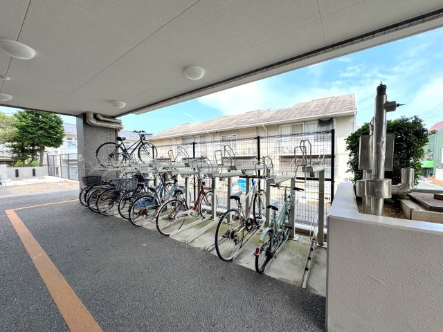 藤和シティコープ東浦和の駐輪場|駐輪場
屋根付きの駐輪場を完備。自転車での通勤・通学、近隣へのお買い物時にも便利にご利用いただけます。