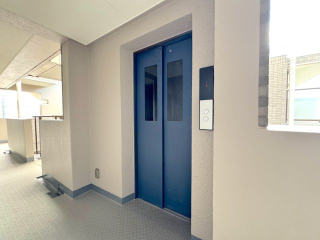 藤和シティコープ東浦和のその他共用部分|エレベーター
館内にはエレベーターを完備。重い荷物を持っている日や、ベビーカー・車椅子での移動もスムーズで安心です。
