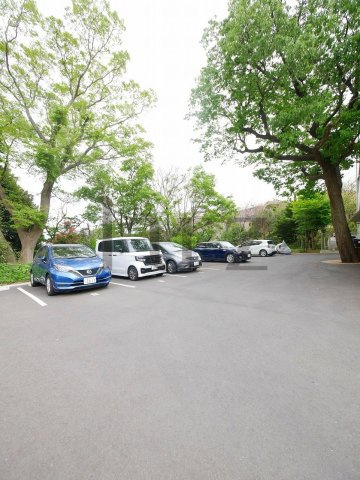 ダイコク日限山の駐車場