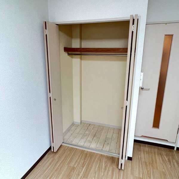 PLEASURE都島の収納|PLEASURE都島　クローゼット