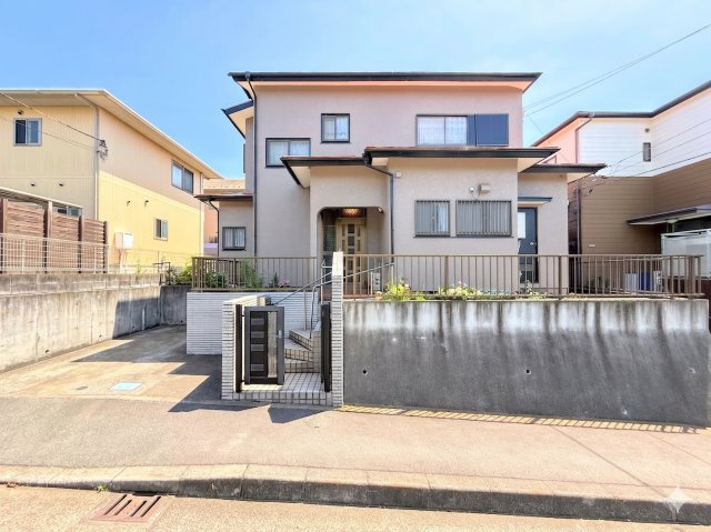 大矢部3丁目　中古戸建ての外観|◆一戸建てを中心とした街並みが整然と続き、周辺は高い建物が建っていないので、緑の多い閑静な趣を感じる環境です。街並みや周辺環境も重要なポイントです！！