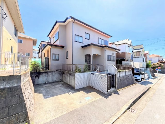 大矢部3丁目　中古戸建ての前面道路含む現地写真|◆前面道路も幅員があり車の運転も安心！前面道路は閑静な住宅地。車通りの少ない道路です。お子様にも安心です。