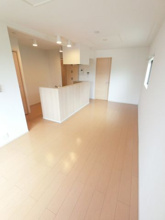 【居間・リビング】 | ※角部屋の写真です、側面窓は付きません