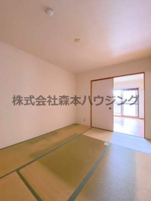 【和室】 | 　Autumn Hill | 畳の上でゆっくりとくつろげる和室です