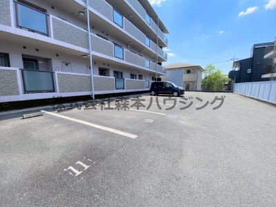 【駐車場】 | 　Autumn Hill | 駐車場に車を止められます