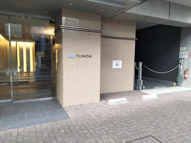 プラウドフラット富士見台のエントランス