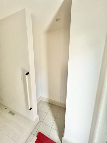 【仲介手数料無料】所沢市小手指南３丁目の収納|玄関にあるSICです！
ゆとりのあるスペースの為、ベビーカーや自転車の収納もできます！