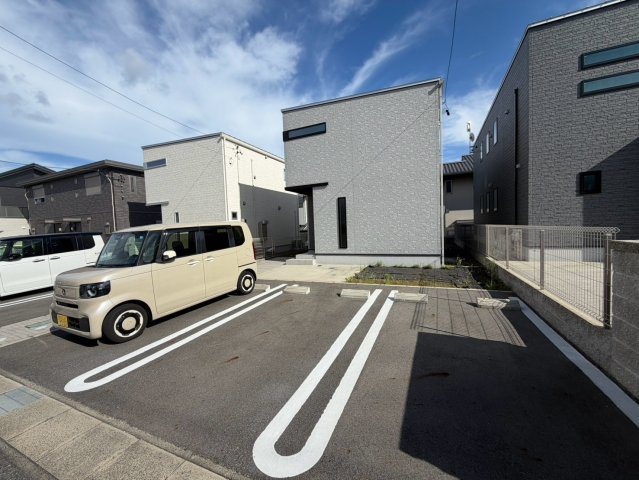 スキップハウスの駐車場
