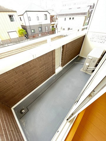 西宮市樋ノ口町２丁目のアパートのバルコニー