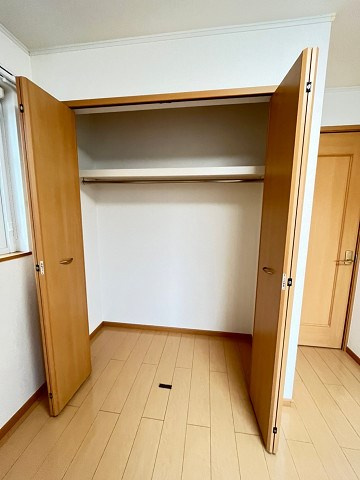 西宮市樋ノ口町２丁目のアパートの収納