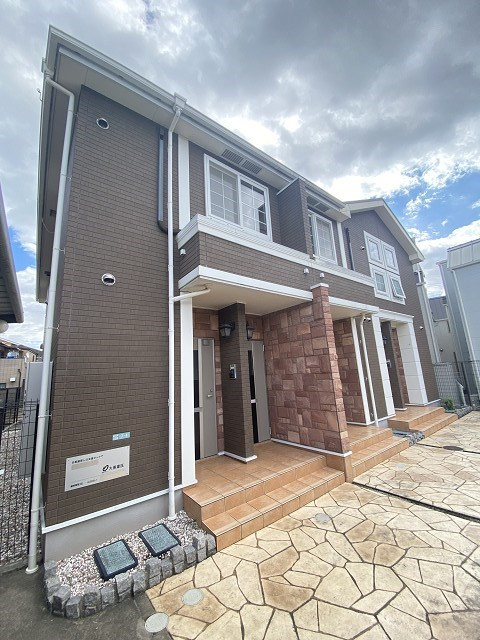 西宮市樋ノ口町２丁目のアパートの外観