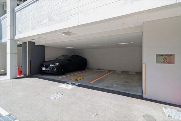 エステムコート難波Ⅶビヨンドの駐車場