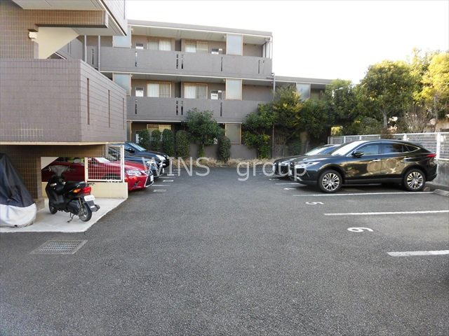 ガーデンハウス千歳船橋の駐車場
