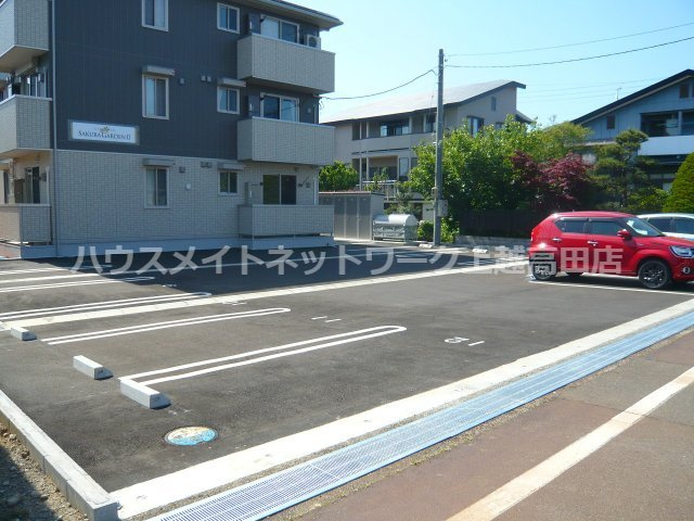 さくらガーデンⅡの駐車場|消雪付駐車場