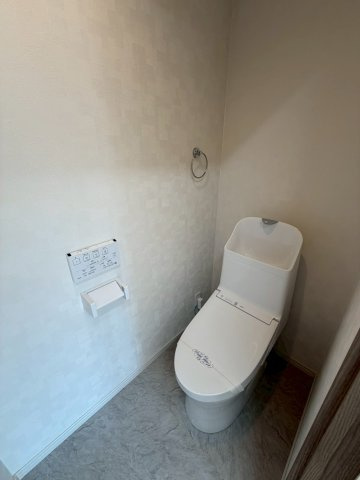 メルディアキューブ箕面牧落 Office & Garageのトイレ|清潔感のあるトイレです