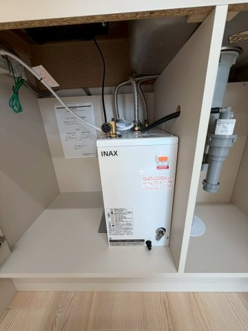 メルディアキューブ箕面牧落 Office & Garageのその他|電気温水器