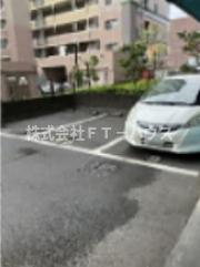 カスタリア西船橋の駐車場