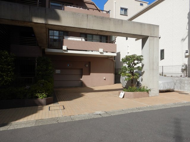朝日マンション目黒の駐車場