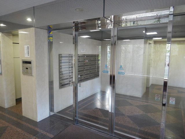 朝日マンション目黒のエントランス