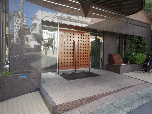 朝日マンション目黒のエントランス