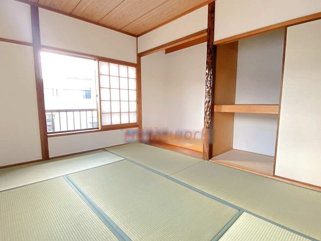 池永テラスハウスの和室|畳の上でゆっくりとくつろげる和室です