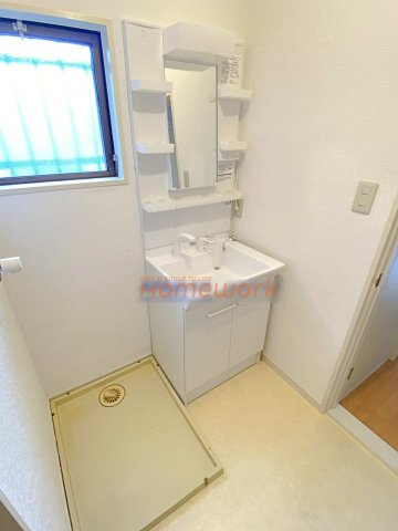 池永テラスハウスの洗面所|忙しい朝には欠かせない洗面所です