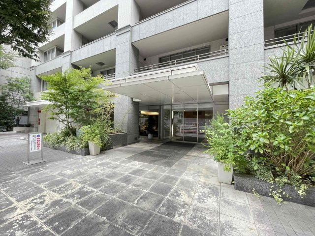 麻布市兵衛町ホームズのエントランス