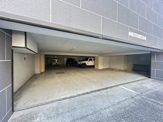 グランシェルの駐車場