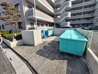 ゴミ置き場になります