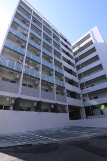 オートロック付き1LDKマンション。