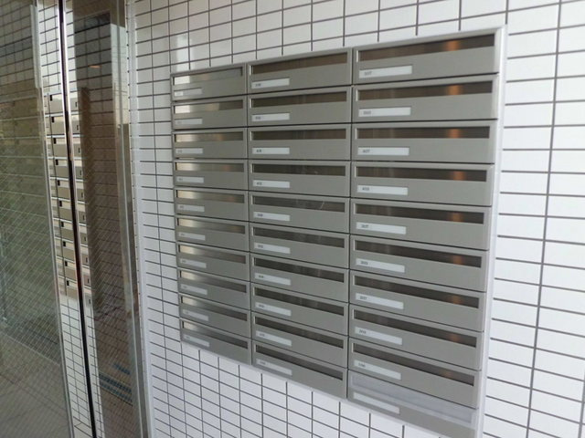 集合ポストはダイヤル錠ついてます。