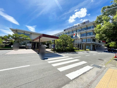 鎌倉市役所 徒歩6分。 450m