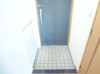★飾り棚になる下駄箱のある玄関★
