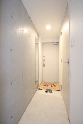 廊下～玄関※別室参考写真（色・仕様が異なる場合がございます）