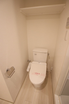 嬉しい温水洗浄便座付き※別室参考写真（色・仕様が異なる場合がございます）