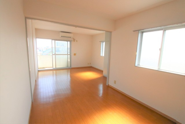 二面採光で明るく、風通しが良いお部屋です♪