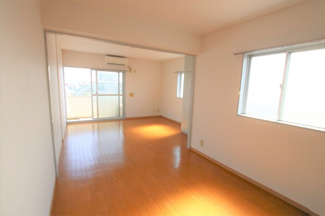 二面採光で明るく、風通しが良いお部屋です♪