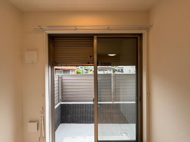 仮）足利市朝倉町新築アパートの設備|雨戸（イメージ）