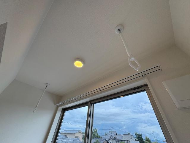 仮）足利市朝倉町新築アパートの設備|室内物干し（イメージ）