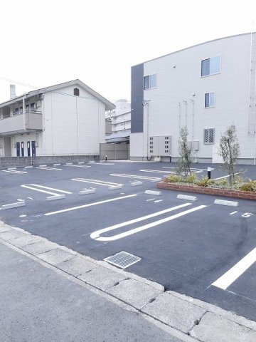 グランデ　フィオーレ　虹ケ浜の駐車場
