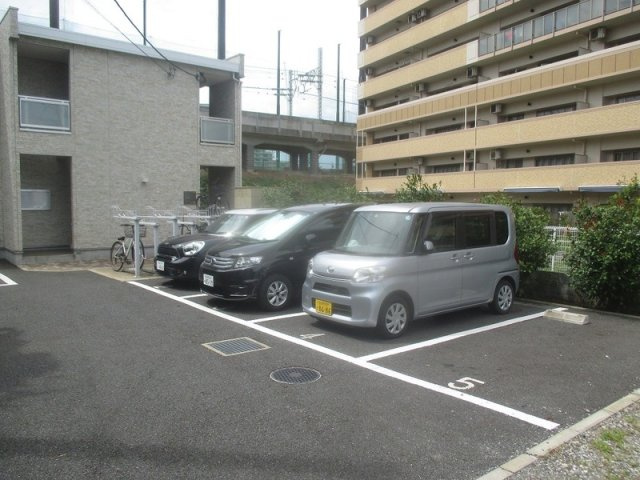 リブリ・M&Mの駐車場