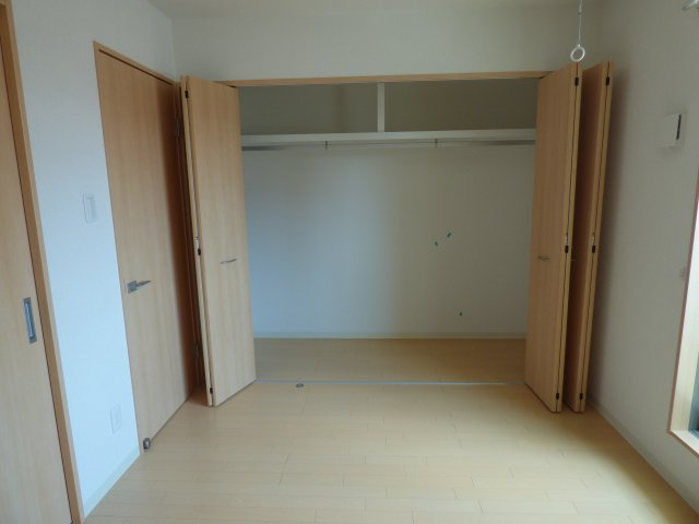 エルフィー南川の収納|2階南洋室　壁一面収納です