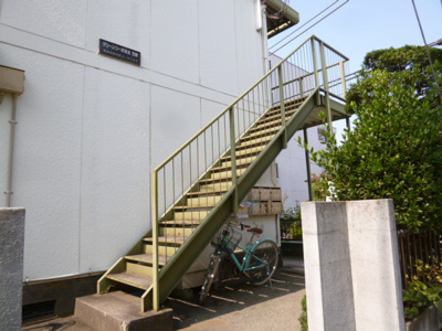 ★東側　建物入り口★