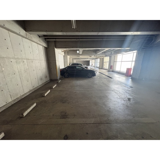 ディフロイデェの駐車場