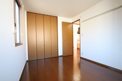 北側5.7帖のお部屋です