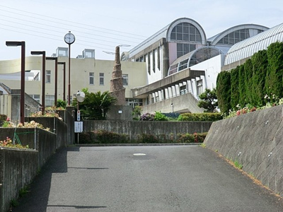 逗子市立沼間中学校まで1200ｍ
