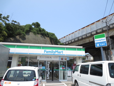 ファミリーマート 逗子インター店まで300ｍ
