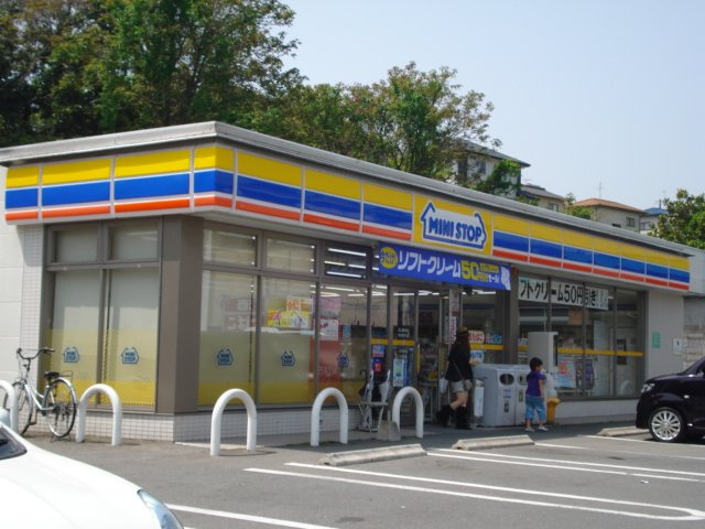 ロイヤルハイツの周辺|ミニストップ飯塚東伊川店まで1,092ｍ